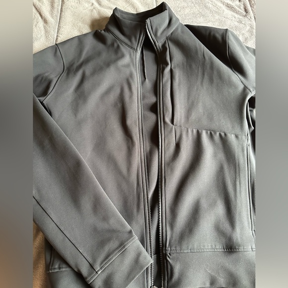 Lulu Men’s light track jacket - Picture 5 of 6